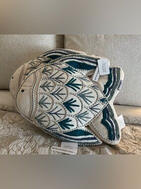 The Home Company Coastal Beach Fish Textured Embroidered Decorative Pillows (2)